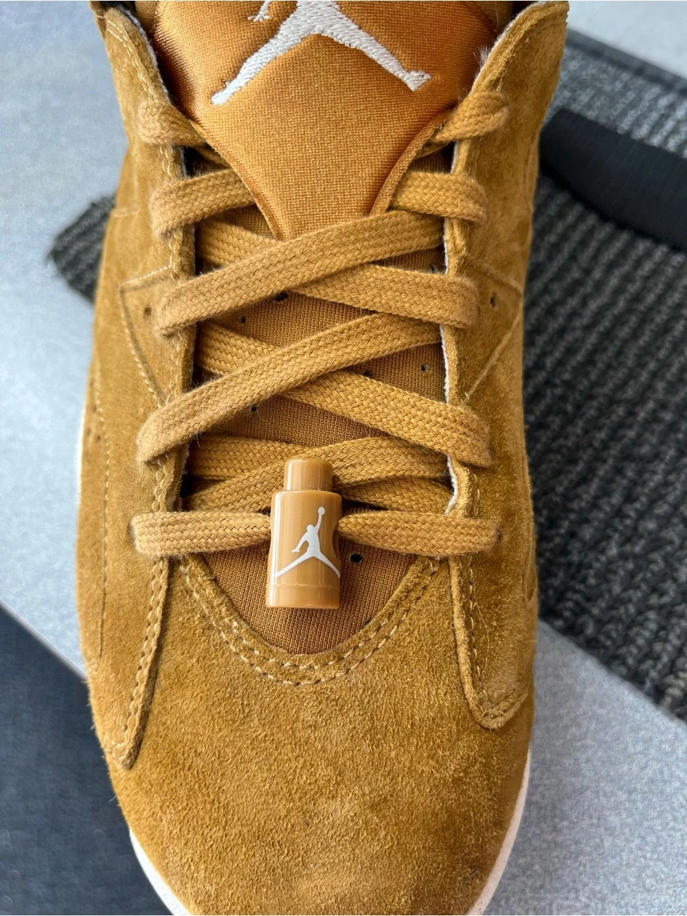 Jordan Air 6 Wheat   size 10 men
